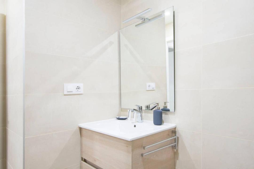 Cruz Apartment Madrid Bagian luar foto